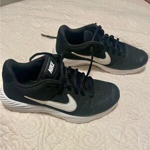 Boys baseball turf shoes. Size 3.5.  Hardly used. Smoke & pet free home.